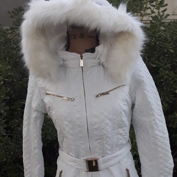 Quilted White Fur Trim Jacket Gold Hardware Large - Picture 2 of 8